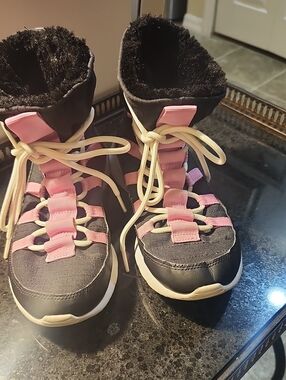 Nike Girls Black and Pink Lace-Up Winter Boots